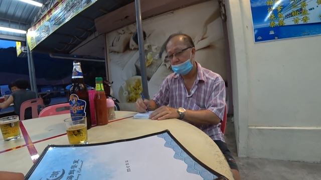 Eat Here in Pangkor! Learn Photography & Mandarin at this Restaurant | Malaysia Vlog 2020 смотреть онлайн