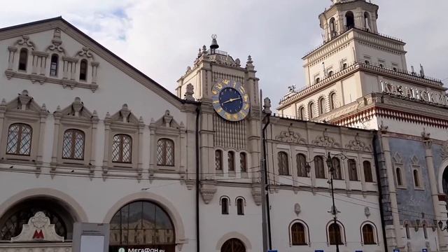 Знаки зодиака на часах на здание Казанского вокзала в Москве. смотреть онлайн