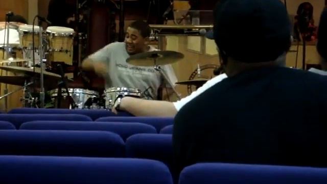 Cory Henry VS Glenn Gibson Jr. ON DRUMS! смотреть онлайн