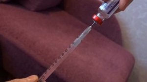 как правильно сделать укол подкожно (в холку) кошке дома