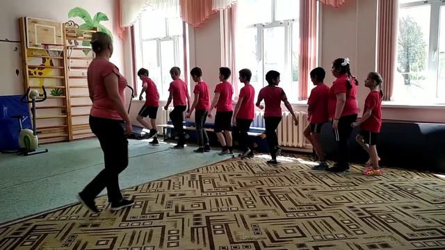 Урок физкультуры в 3 классе. Physical education lesson in the 3rd grade. смотреть онлайн
