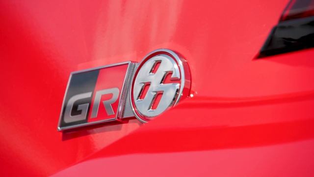 2022 Toyota GR 86 Premium Exterior Footage And Track Drive смотреть онлайн
