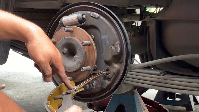 How to Replace Brake Shoe смотреть онлайн