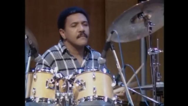 Dizzy Gillespie and the United Nations Orchestra - Kush смотреть онлайн