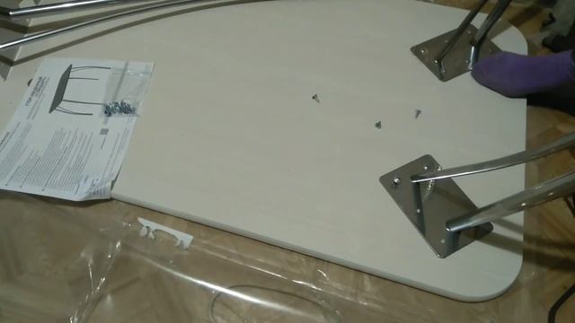 Купила стол обеденный гипермаркете "Светофор"Собираю сама его. смотреть онлайн
