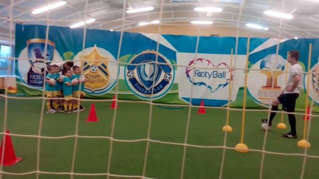FOOTYBALL первый футбольный клуб в игровом стиле для мальчиков Киев смотреть онлайн