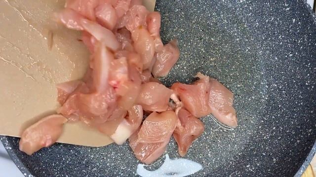 СЛИВОЧНЫЙ РАМЕН С КУРИЦЕЙ | Готовим лучше, чем в корейских ресторанах смотреть онлайн