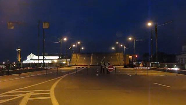 Разводка Биржевого моста (ускоренная съёмка) смотреть онлайн