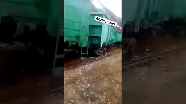 В Восточно-Казахстанской области произошло крушение вагонов, груженых шлаком смотреть онлайн
