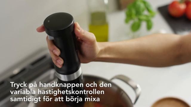 Video som visar hur du använder den sladdlösa stavmixern från KitchenAid смотреть онлайн