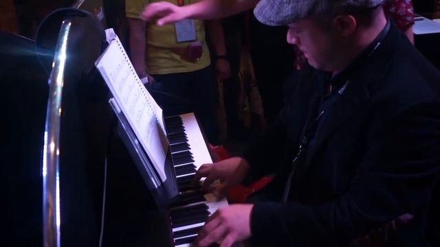 Mario Patrón Jr. tocando el Privia PX-860 смотреть онлайн