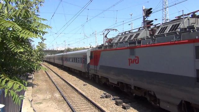 Встреча электровозов ЭП1М-560 и ЭП20-018 смотреть онлайн