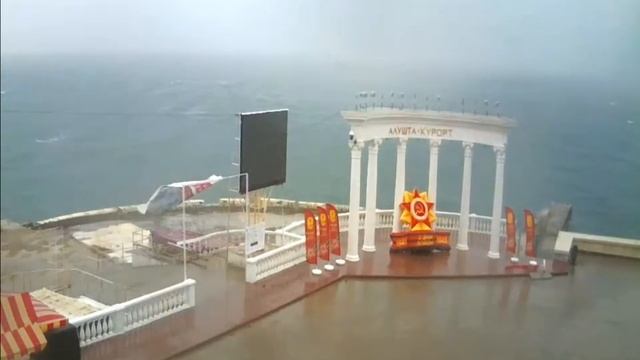 Алушта  порыв ветра  веб  камера