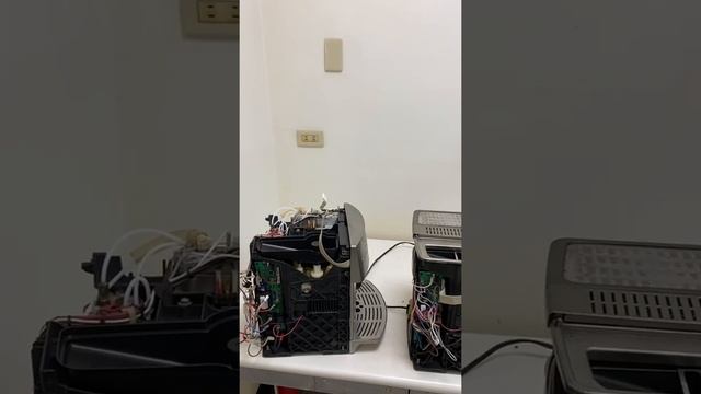 《 咖啡機故障 》全自動咖啡機故障維修 Delonghi coffee machine repaire/ general alarm problem/ trouble /咖啡機問題 смотреть онлайн