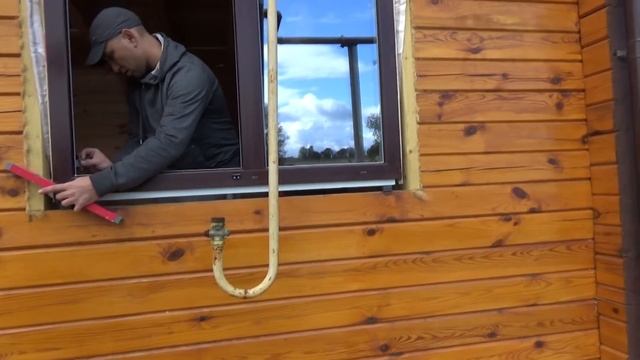 Установка окна в деревянном доме часть 2 смотреть онлайн