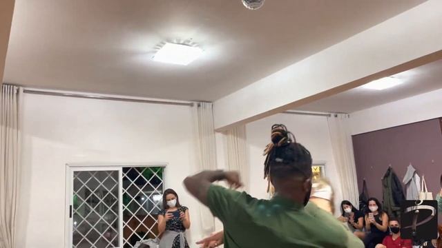 Walter Fernandes and Larissa Secco | Brazilian Zouk смотреть онлайн