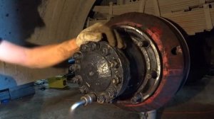 Зил. Замена сальника задней ступицы на ассенизаторской машине своими руками.