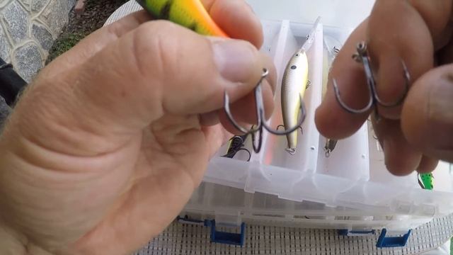 Заменить крючки на воблерах. Как не упустить трофейную рыбу. Лучшие крючки для воблеров. #Рыбалка смотреть онлайн