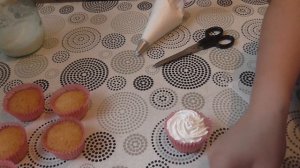 как украсить кексы  сахарной картинкой Шенячий  патруль