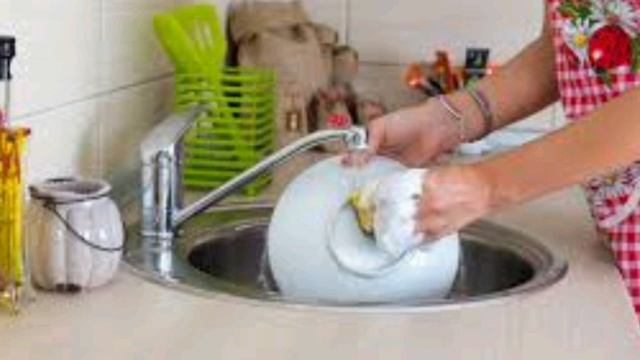Почему НЕЛЬЗЯ МЫТЬ ПОСУДУ в гостях?!Настоятельные приметы о посуде,которые несут плохие последствия смотреть онлайн