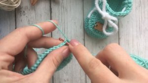 Как связать пинетки моксы крючком? Подробно для начинающих