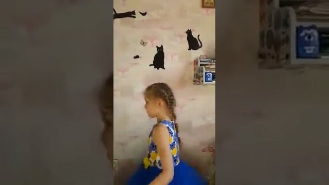 Чему учат в школе. Слова М. Пляцковского. Музыка В. Шаинского смотреть онлайн