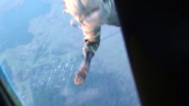 Прыжок с парашютом Д5 падение 10секунд под стабилкой. смотреть онлайн