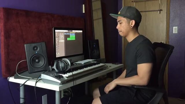 Making a beat from scratch - Track 4 - Synthsations - Logic Pro X смотреть онлайн