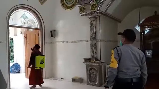Polsek Geger Polres Bangkalan Laksanakan Penyemprotan Desinfektan смотреть онлайн