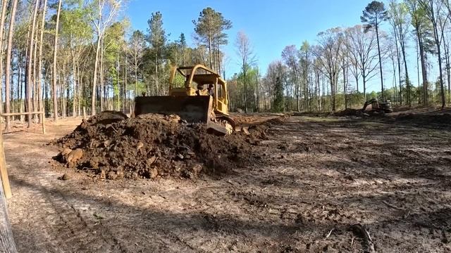 Topsoil Galore On My Farm Pond Build смотреть онлайн