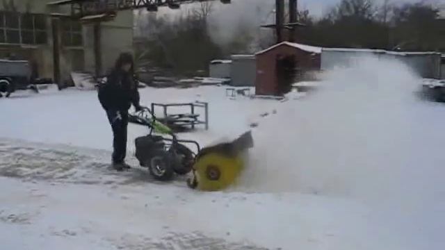 Зимняя щетка на базе мотоблока Grillo смотреть онлайн