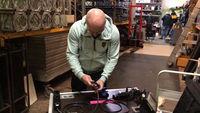 Презентация черной колодки Makel со встроенным вольтметром и платой защиты от 380 Вольт смотреть онлайн