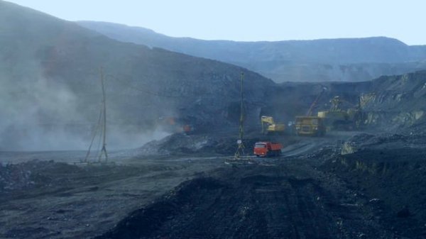 Мощный угольный пласт