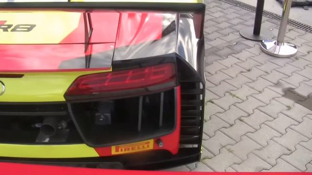 Závodní Audi R8 LMS. смотреть онлайн