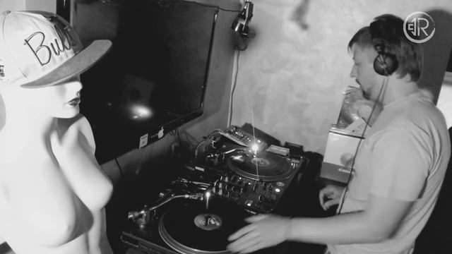 R_sound | Brainsavy | DNB Vinyl Junkies | Voronezh | 14.07.2018 смотреть онлайн