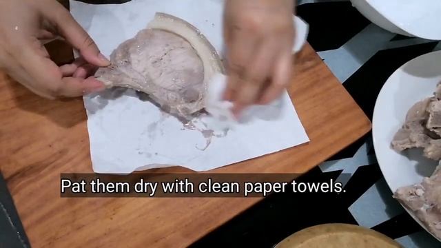 SIMPLEST WAY TO COOK PORK CHOPS смотреть онлайн