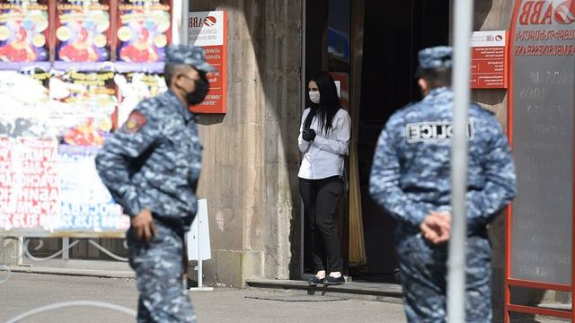 В Армении ограничения на передвижение планируют отменить с 4 мая смотреть онлайн