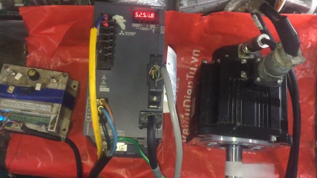 Sửa AC SERVO DRIVER MITSUBISHI 2kW Model: MR-JE-200A Serial: P806 смотреть онлайн