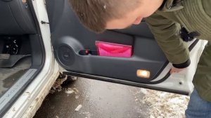 Примёрзли двери и замёрзла личинка замка. Что делать и как попасть в автомобиль?