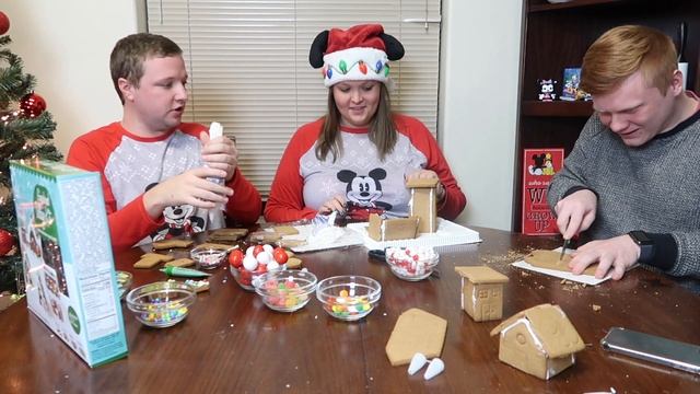 VLOGMAS 2019 | DAY 9 | WALMART GINGERBREAD VILLAGE CREATING смотреть онлайн
