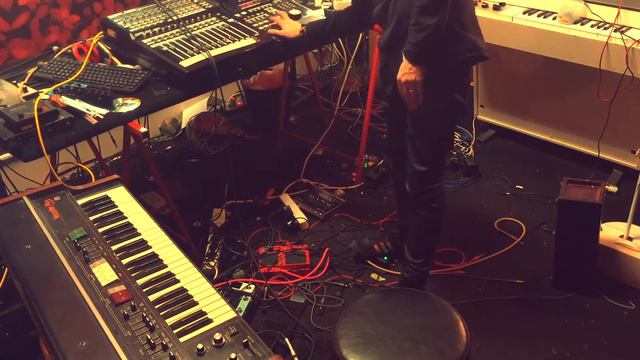 Treating the drums through the Roland VP 330+ for Galasphere смотреть онлайн