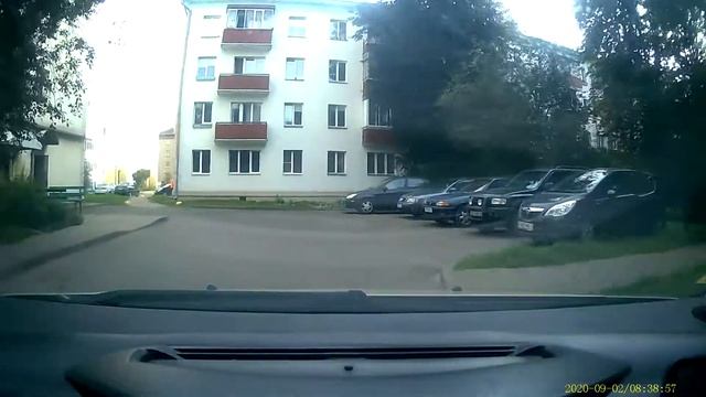 Помогите сосчитать сколько маршруток на встречке? Я насчитал 3+1 смотреть онлайн