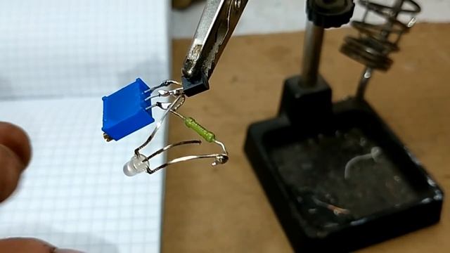 Очень-Простая схема индикатора заряда Li-Ion. Своими руками! смотреть онлайн