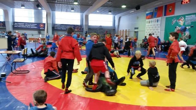 САМБО - ЭТО СЕМЬЯ, ОПОРА, ЦЕЛЬ В ЖИЗНИ, БОГАТСТВО. ТРЕНИРУЙТЕСЬ РЕБЯТА. смотреть онлайн