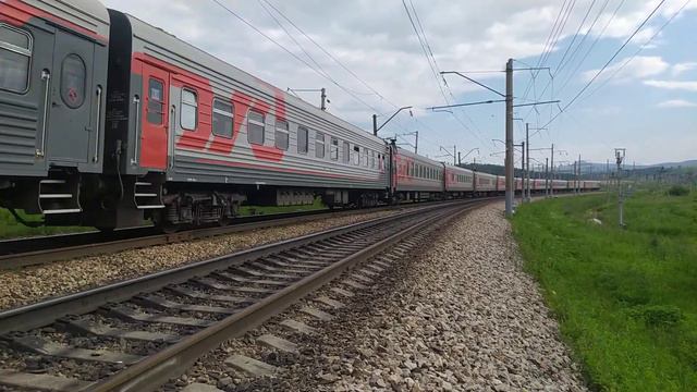 Электровоз ЭП1П-004 со скорым поездом и приветливой бригадой смотреть онлайн