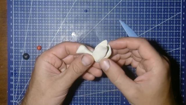 лебедь из пластилина (a Swan out of clay) 用粘土制成的天鹅 смотреть онлайн