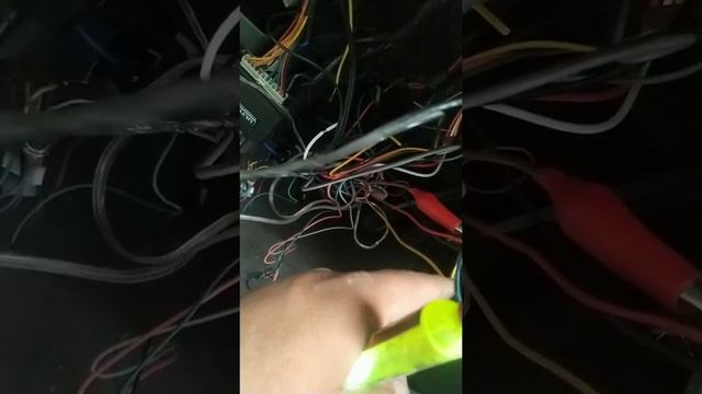 instalando alarma ultra a Kia Carens. смотреть онлайн