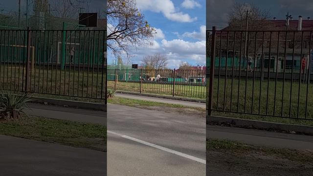 Говорят в деревнях школы убоогие и за МКАДом жизни нет... )))) смотреть онлайн