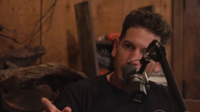 Jon Bernthal and Norman Reedus discuss Walking Dead смотреть онлайн