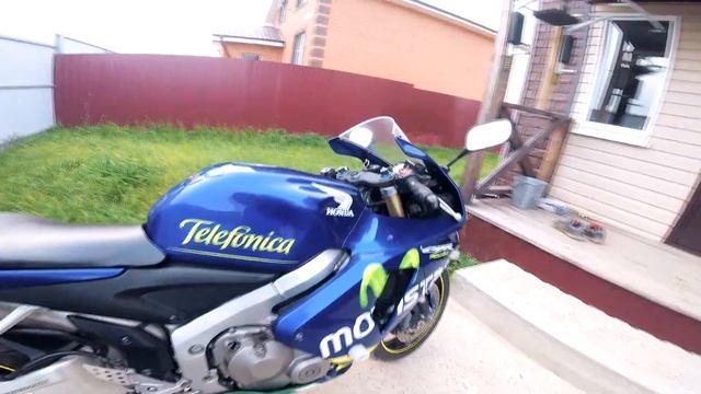 выставил на продажу